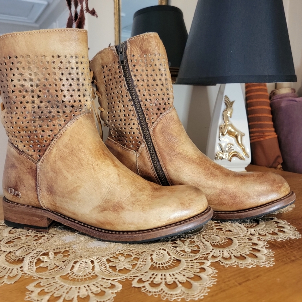 Like New Honeycomb Lace Distressed Ankle Boot